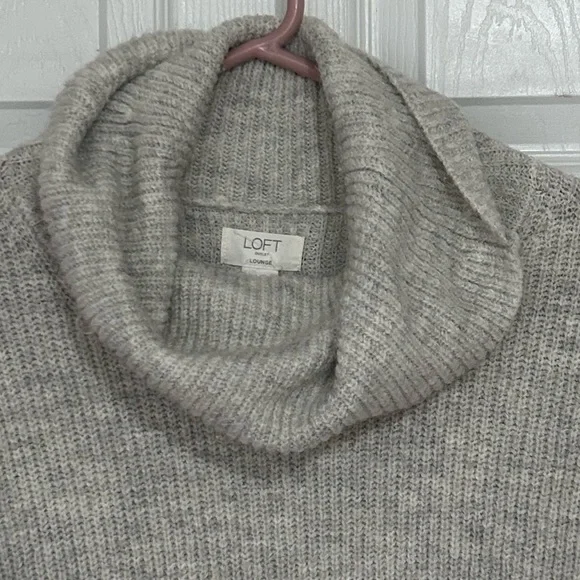 Oversized cozy cowl-neck sweater - Picture 2 of 3